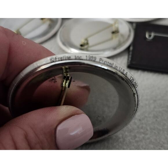 Lot 9 Vintage Library Pin Reading Books 1980s Free Libraries President Dino - Picture 8 of 10